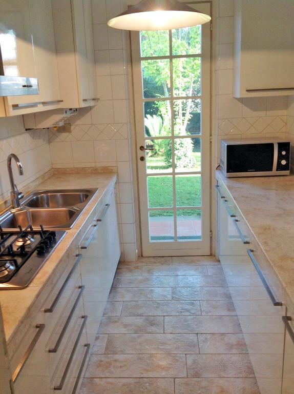 Holiday Home Villetta Cinquale Rum bild